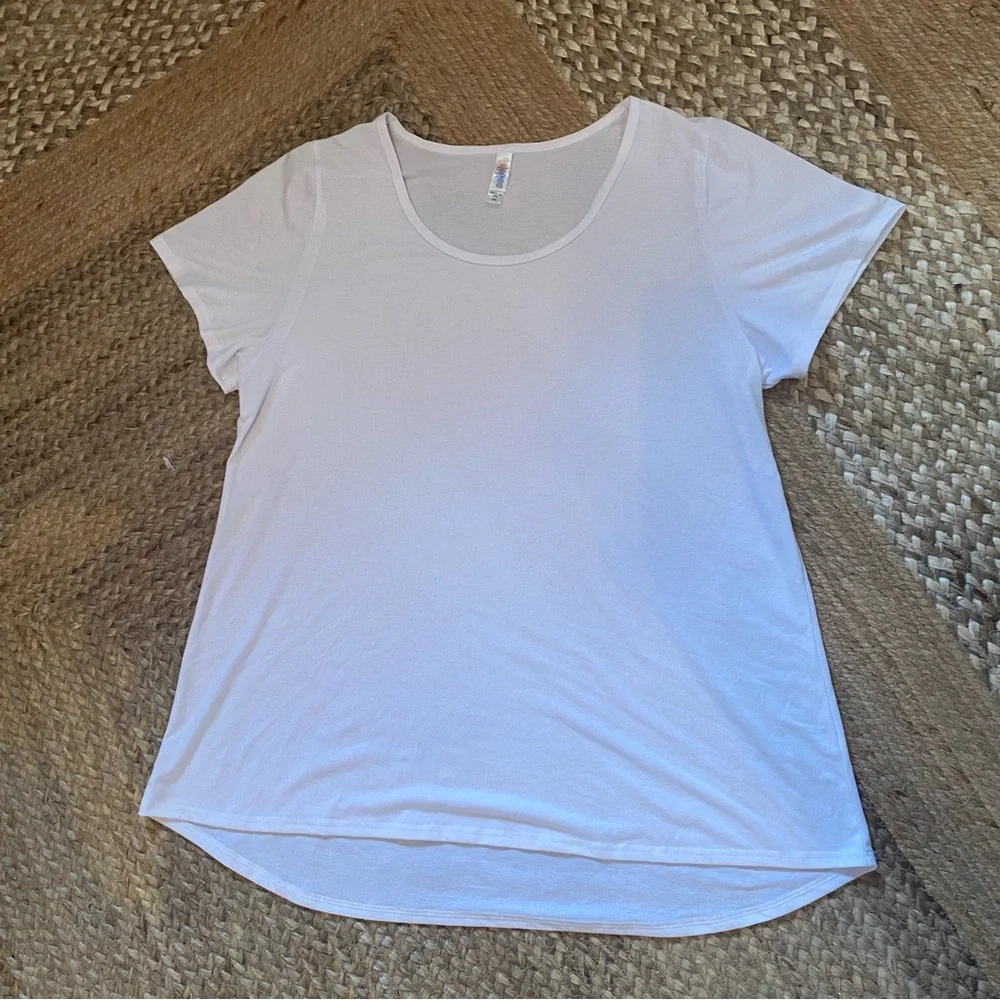 LuLa Roe Perfect Tee - Picture 1 of 4
